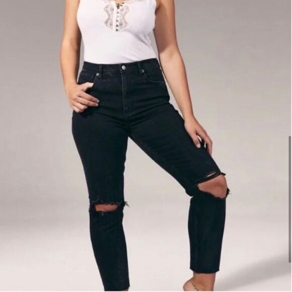 Abercrombie & Fitch Ultra High Rise Mom Jean Black Distress 28/6 - Picture 12 of 13